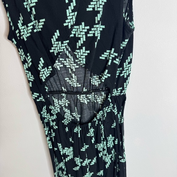 Rebellious. One. | Black and Green Patterned Women's Dress | Size Medium - Picture 6 of 7